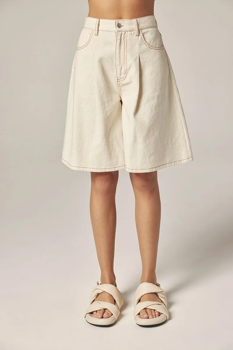 Wide leg bermuda pants sold by amente