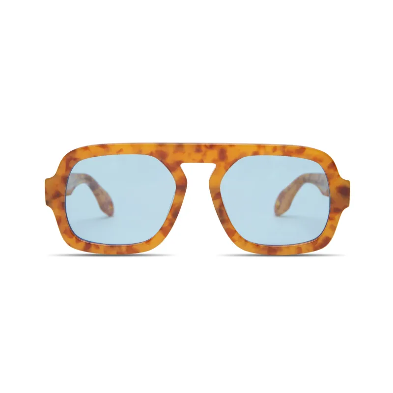 Jane in Blonde Tortoise made by Elisa Johnson