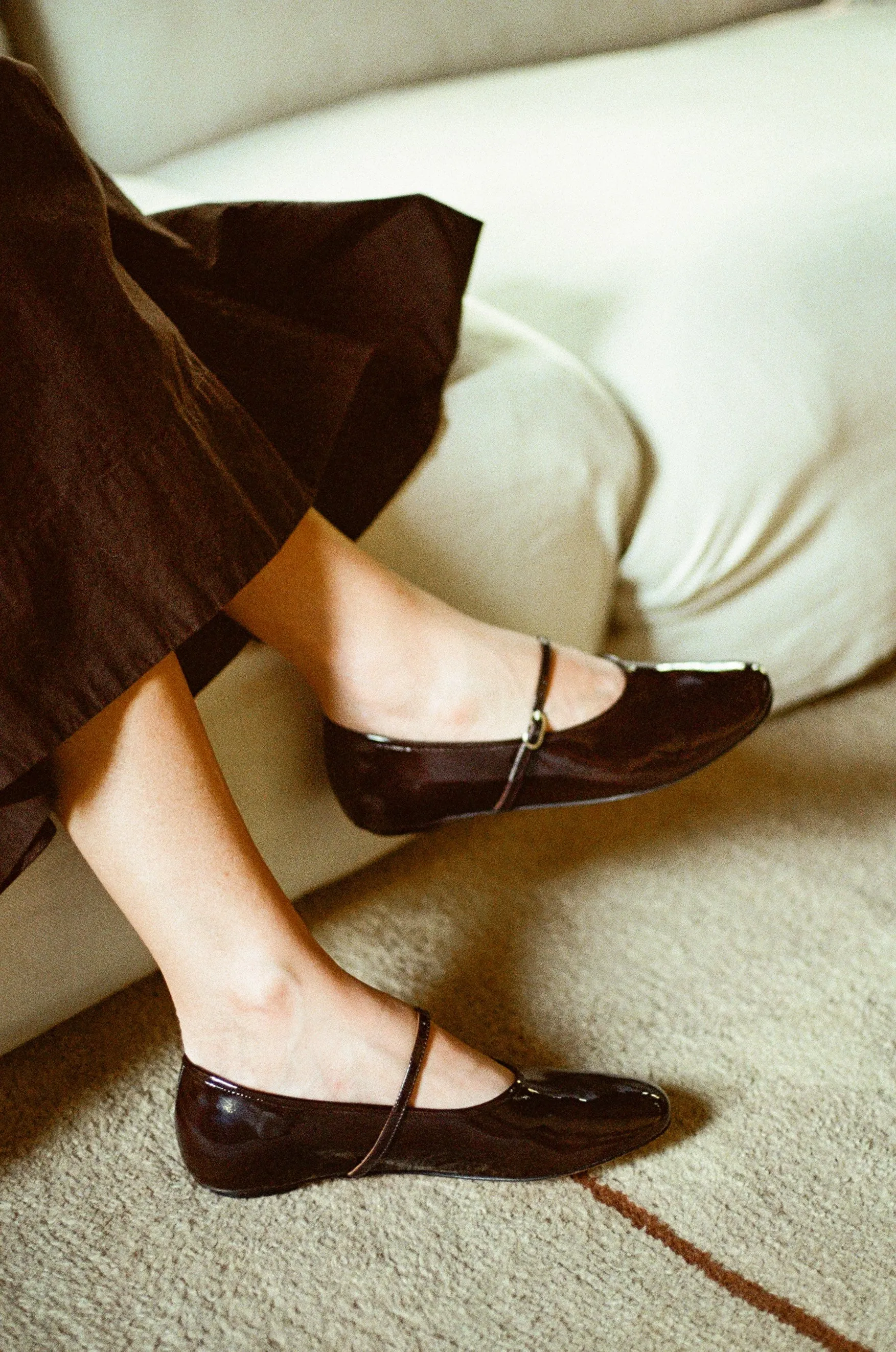 Daria in Grafito Patent sold by LOQ product image thumbnail 3