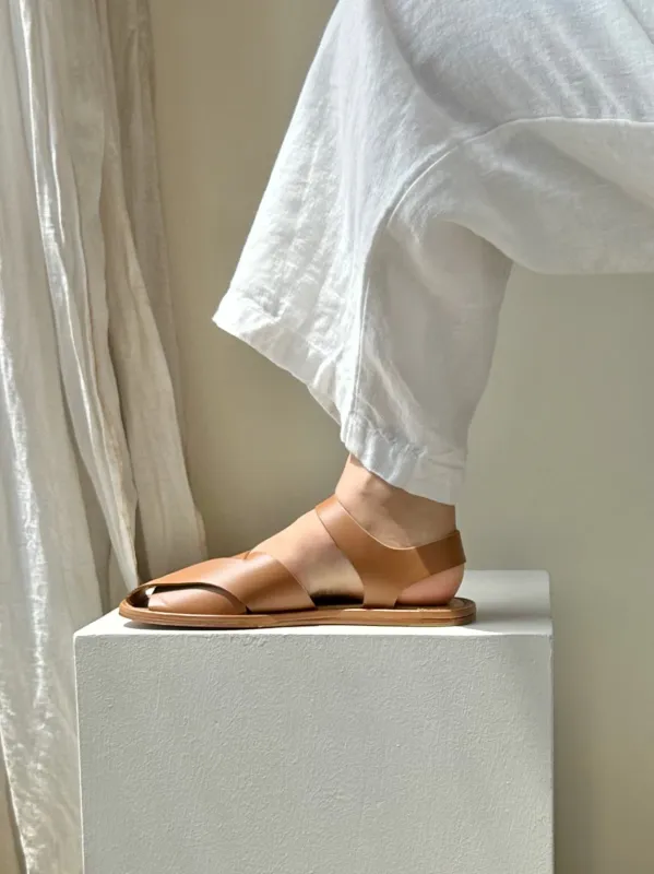 Sierra in Cuero made by LOQ