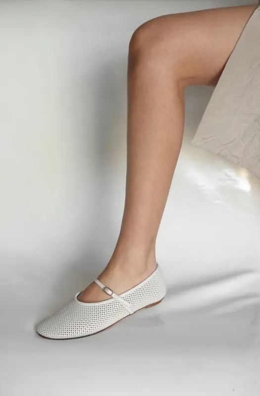 Daria in Hueso Perforated sold by LOQ