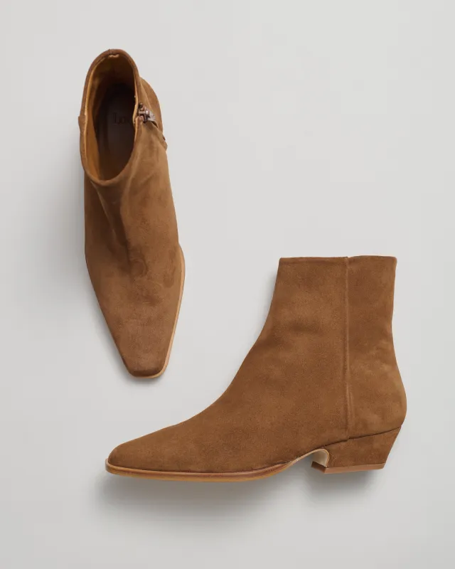 Alvaro in Cuero Suede made by LOQ