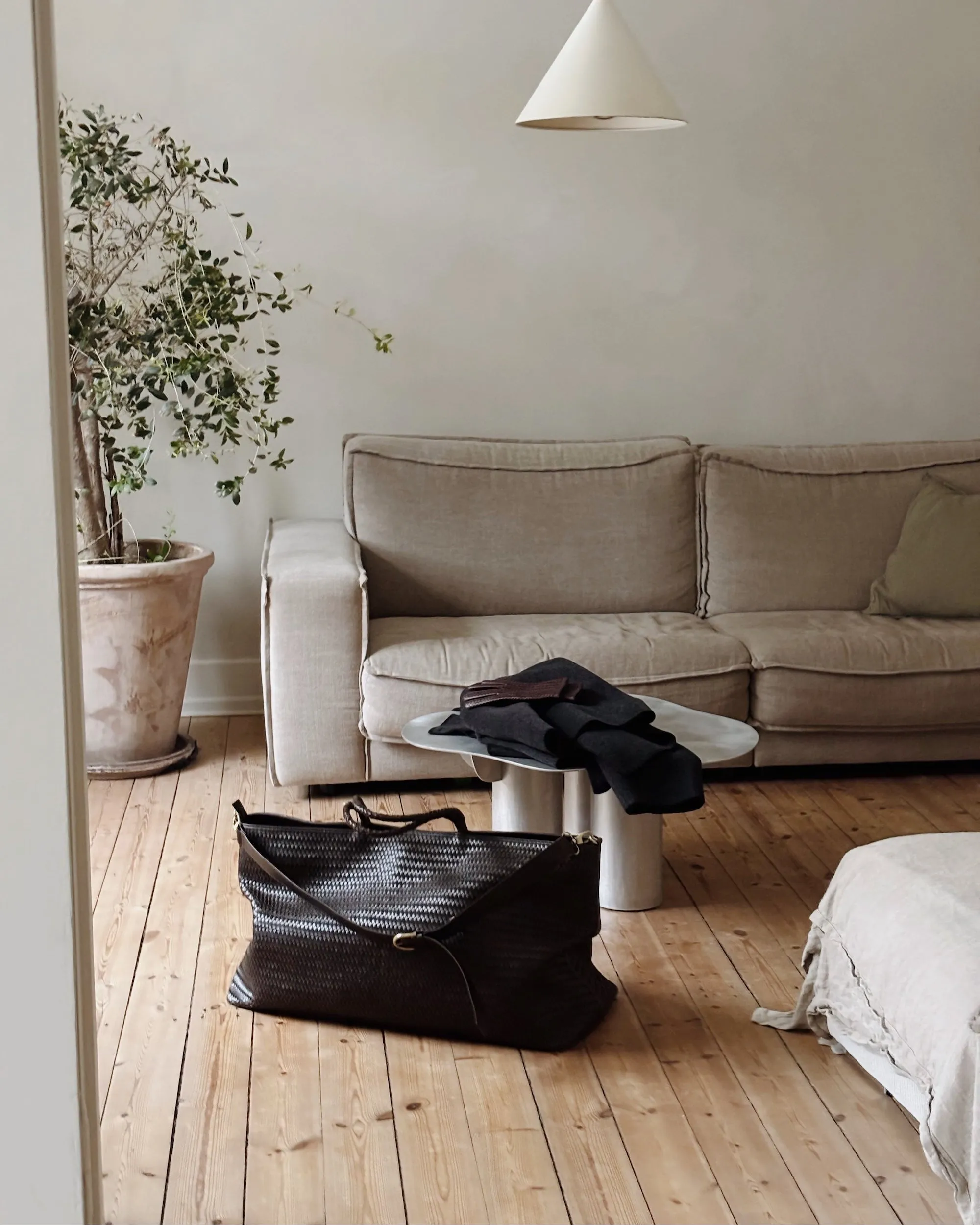 Le Traveler - Large sold by Bembien product image thumbnail 5