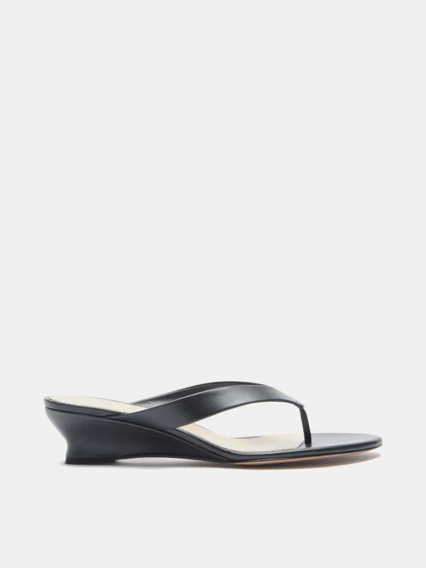 Micro Wedge Thong / Black Leather made by Le Monde Beryl