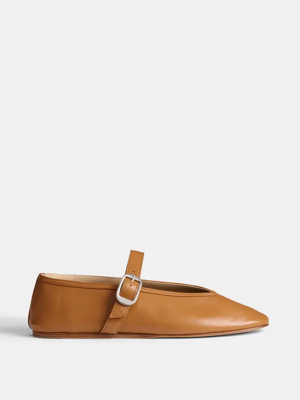 Stella Slipper / Camel Leather sold by Le Monde Beryl
