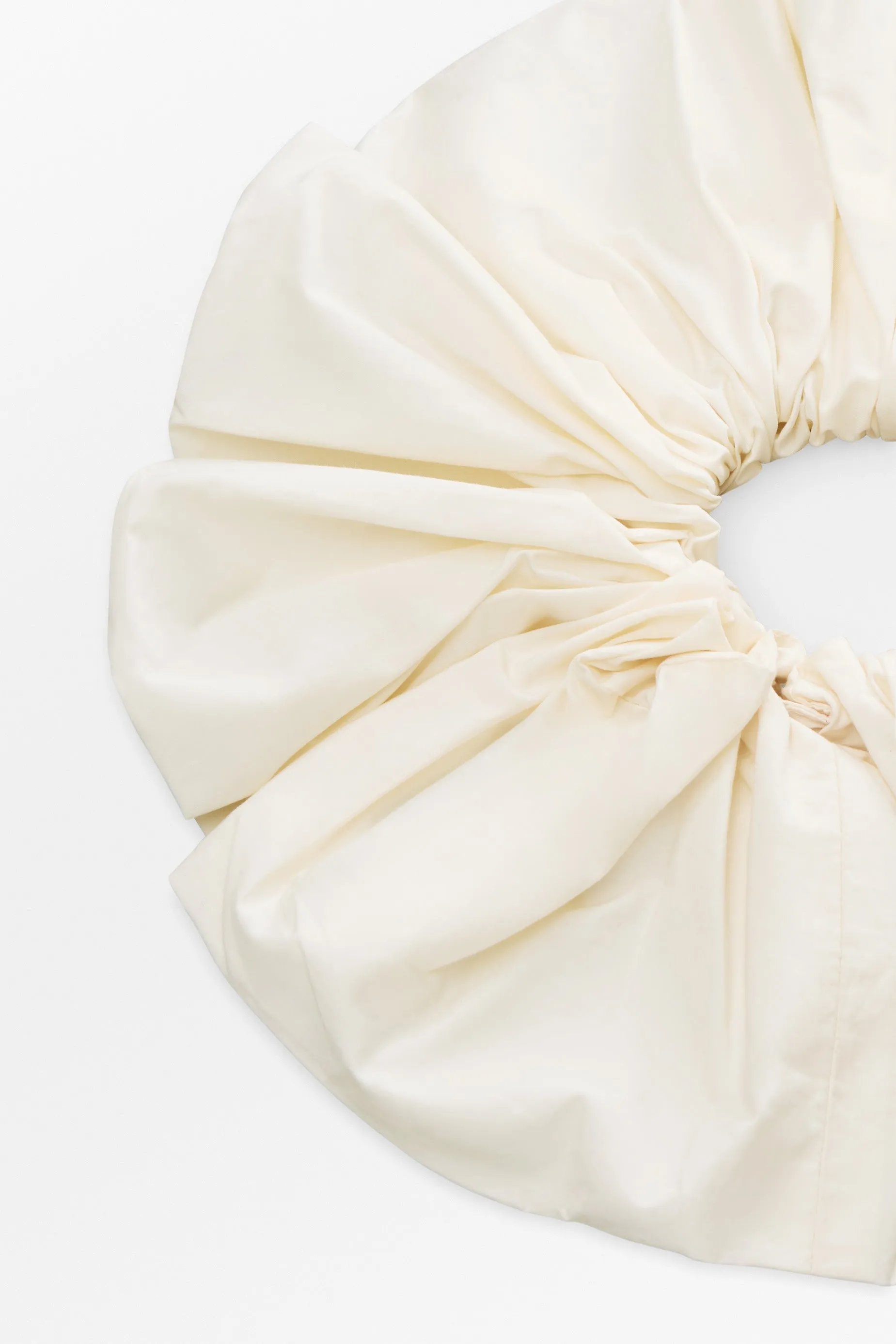 Big scrunchie - Ivory sold by Skall Studio product image thumbnail 3