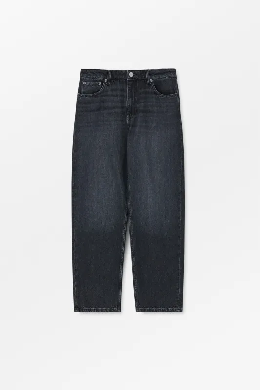 Allison cropped jeans - Vintage washed black sold by Skall Studio