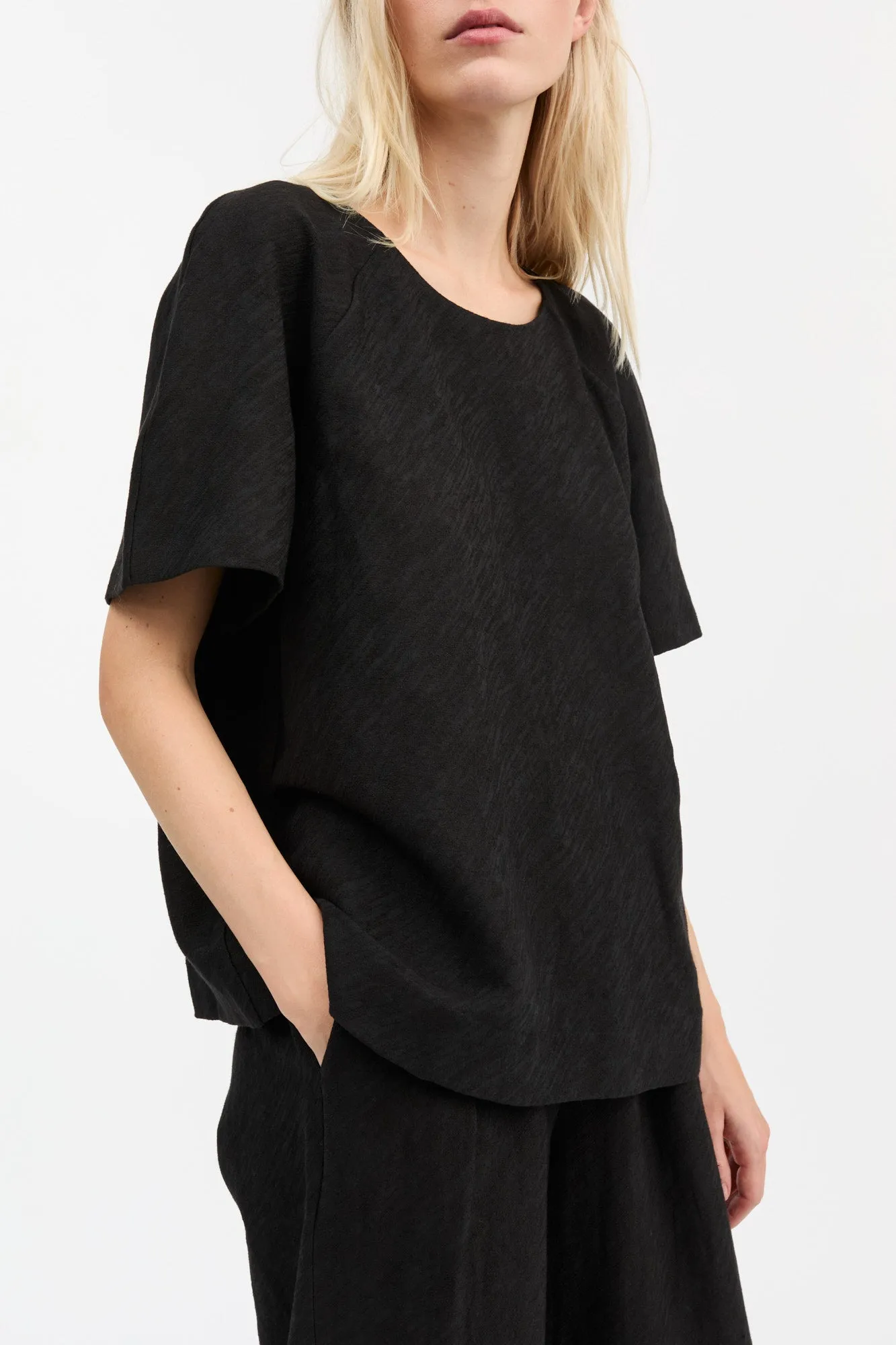 Nila tee - Black sold by Skall Studio product image thumbnail 2