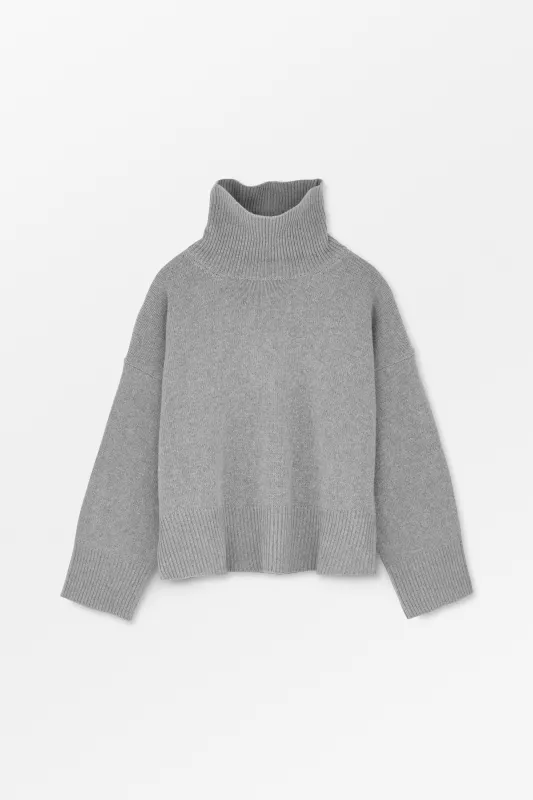 Silene t-neck - Grey melange made by Skall Studio