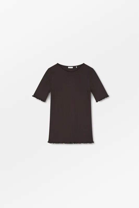 Edie tee - Dark brown made by Skall Studio