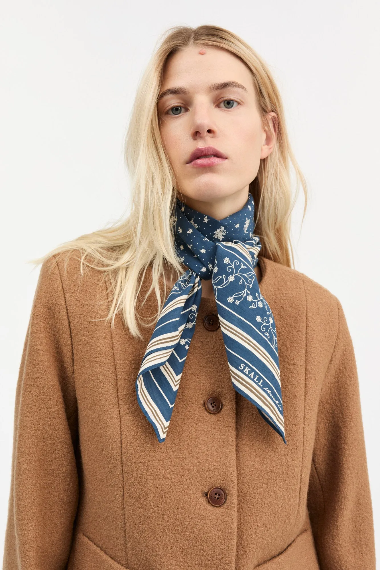 Skall classic scarf 90x90 - Dark navy sold by Skall Studio product image thumbnail 2
