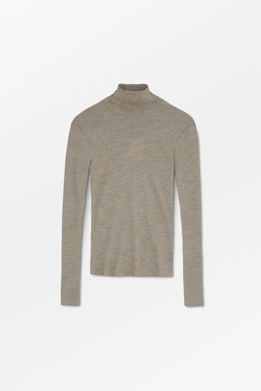 Amy T-neck - Brown made by Skall Studio