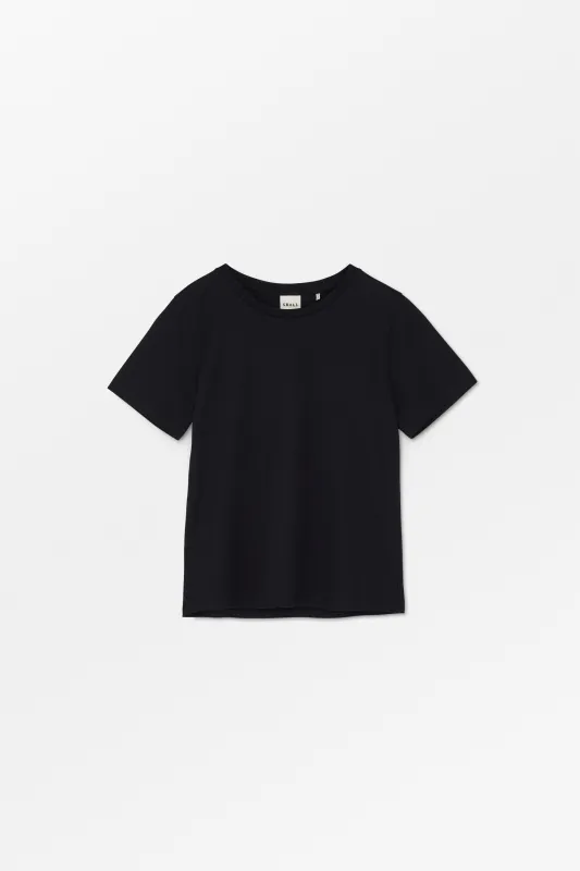 Loui regular tee - Black made by Skall Studio