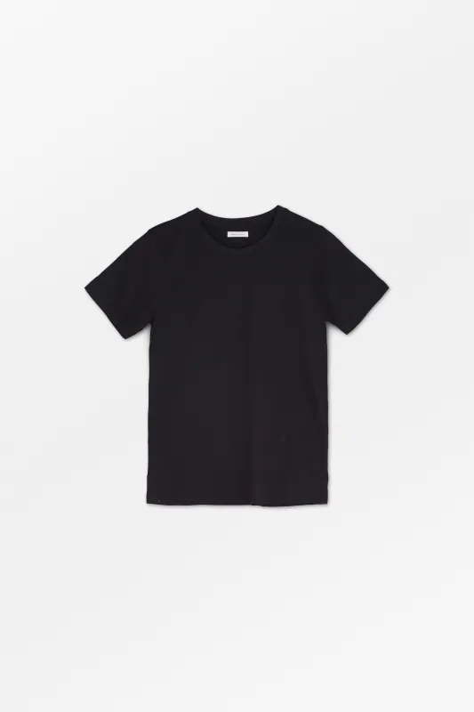 Andy tee - Black made by Skall Studio