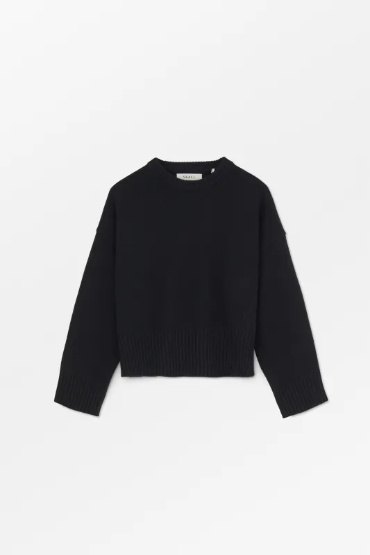 Campa jumper - Black made by Skall Studio