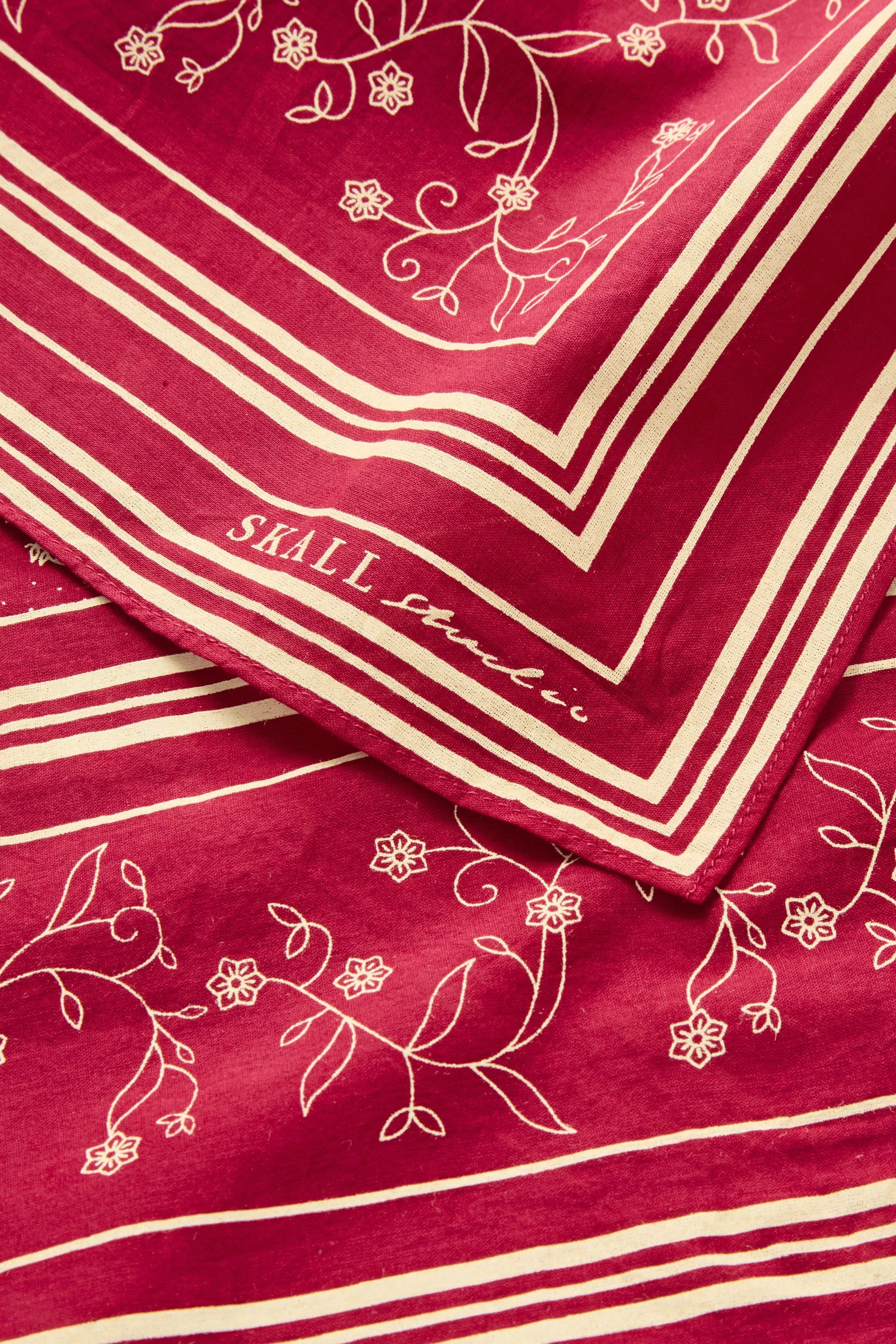 Skall classic scarf 90x90 - Fiery red/Light cream sold by Skall Studio product image thumbnail 3