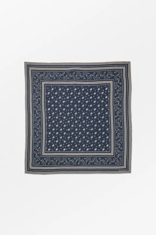 Skall classic scarf 90x90 - Dark navy/Light cream made by Skall Studio