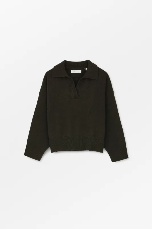 Dean V-neck jumper - Deep brown made by Skall Studio