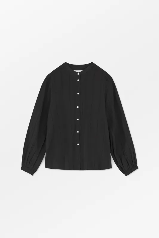 Vita shirt - Black made by Skall Studio