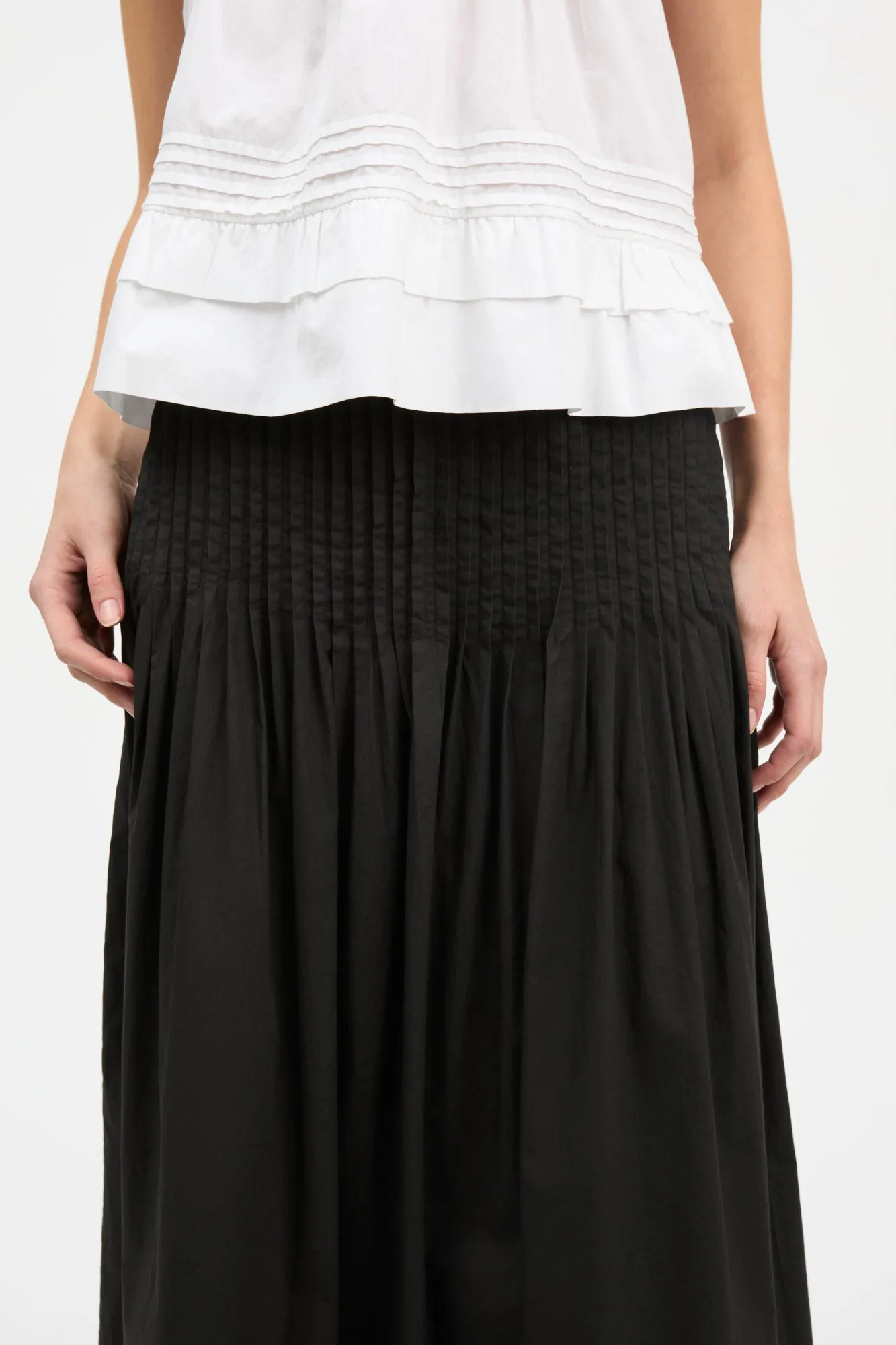 Pavlova skirt - Black sold by Skall Studio product image thumbnail 3