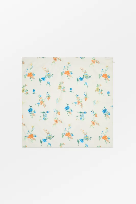 Daffodil scarf 90x90 - Flower bouquet made by Skall Studio