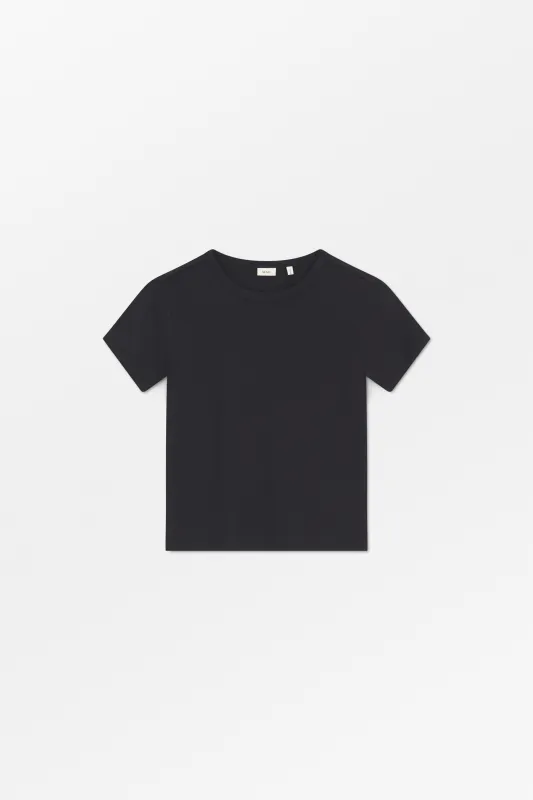 Seventies tee - Black made by Skall Studio