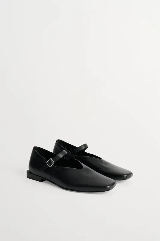 Square strap loafer - Black made by Skall Studio