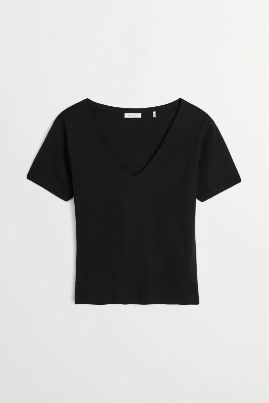 Seventies v-neck tee - Black made by Skall Studio