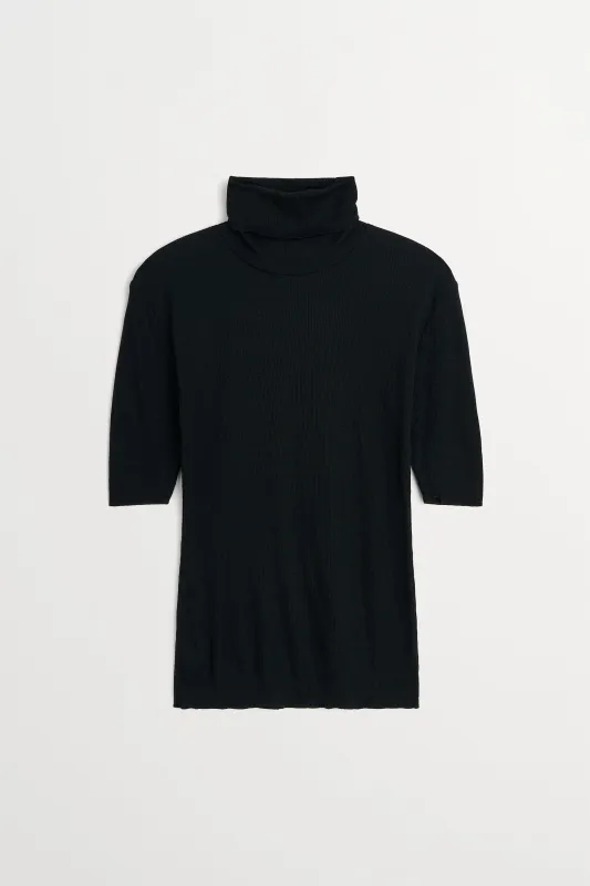 Amy t-neck tee - Black made by Skall Studio
