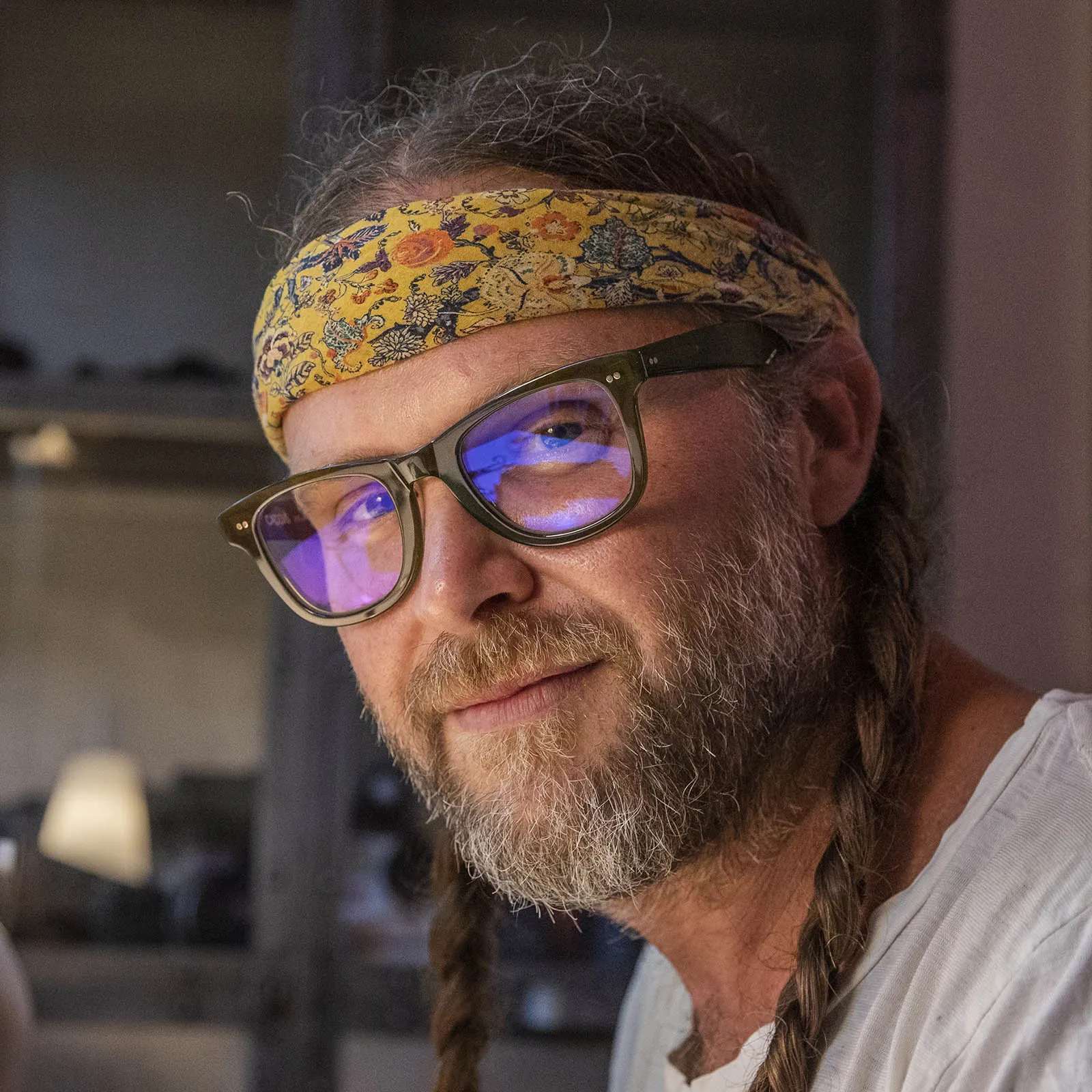 Porgy Backstage Compact | Progressive Glasses sold by Caddis product image thumbnail 3