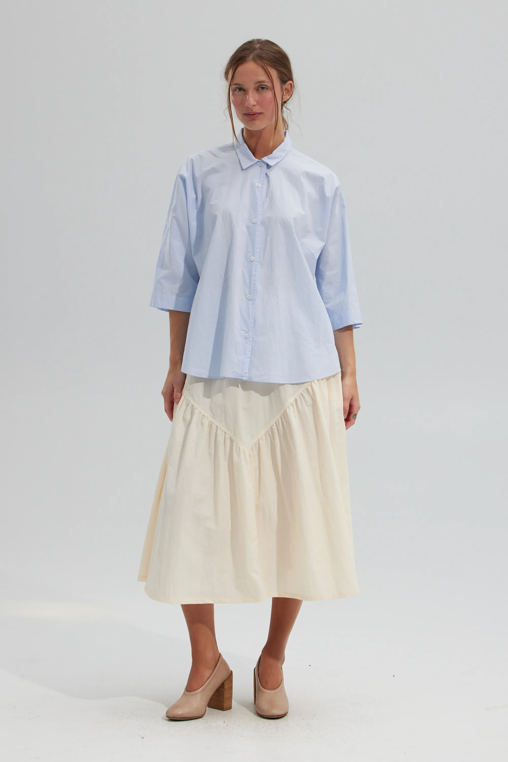 Rote Blouse sold by Fabiana Pigna