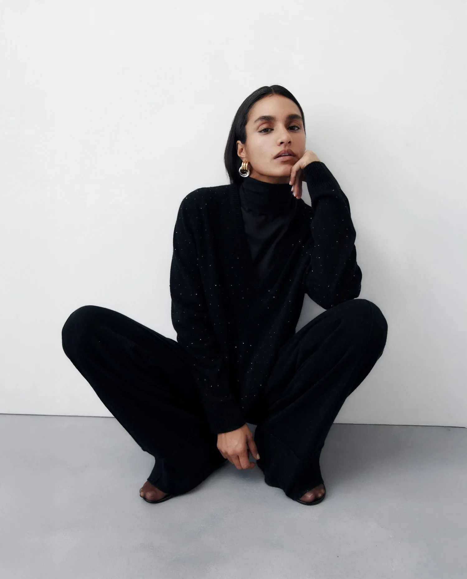 Cashmere Pullover in Schwarz sold by Allude product image thumbnail 3