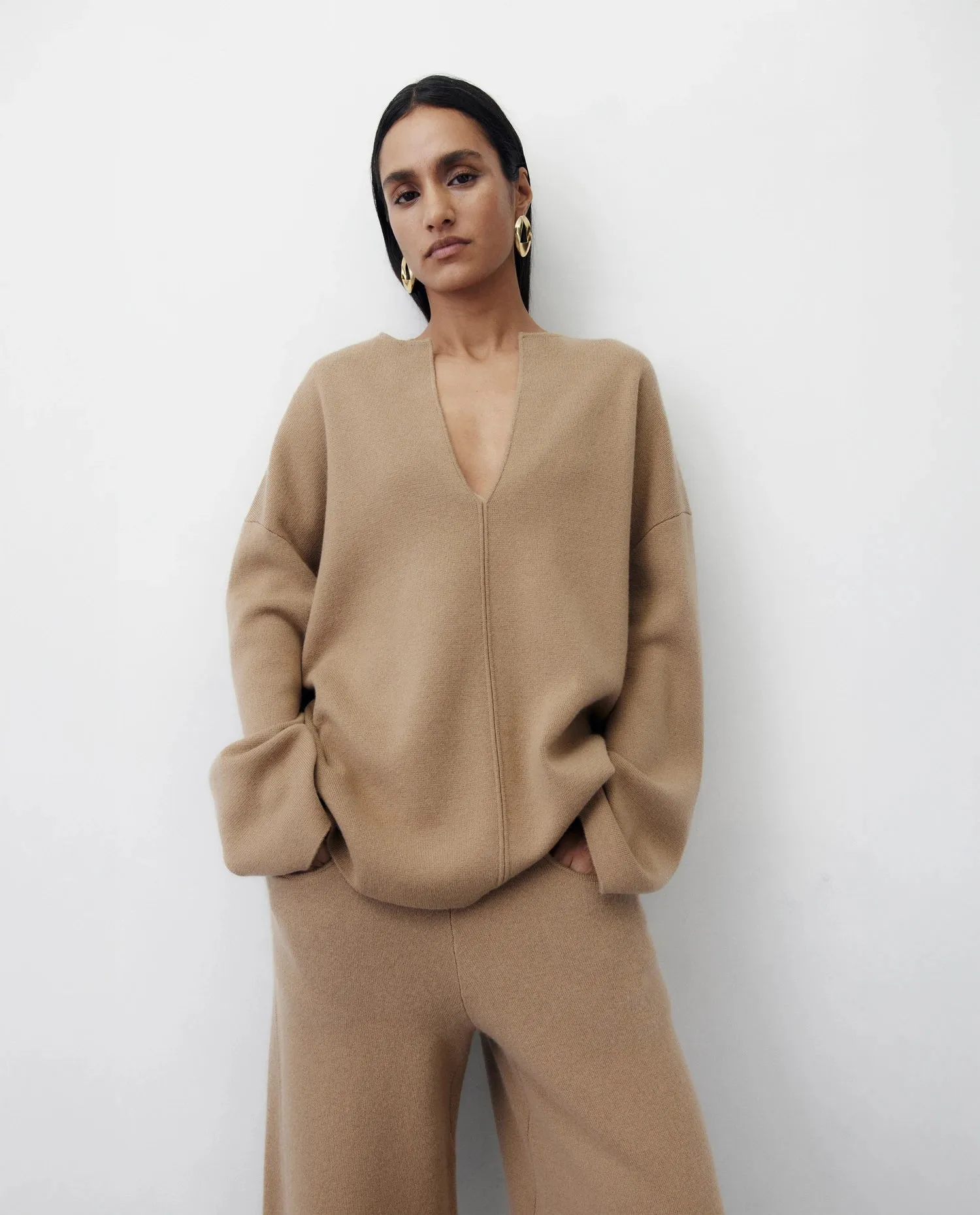 Cashmere Hose in Beige sold by Allude product image thumbnail 4