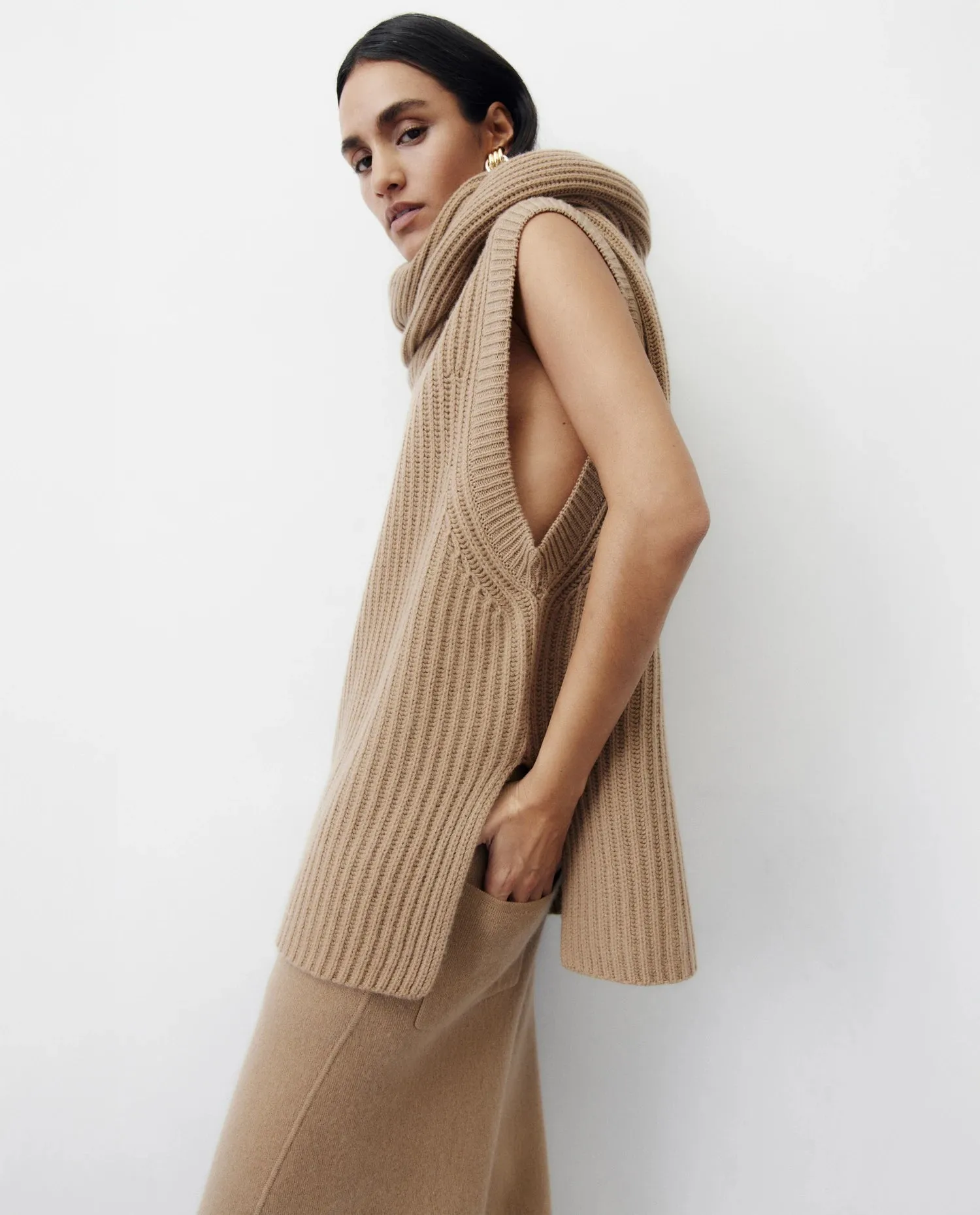 Woll-Mischung Pullover in Beige sold by Allude product image thumbnail 2