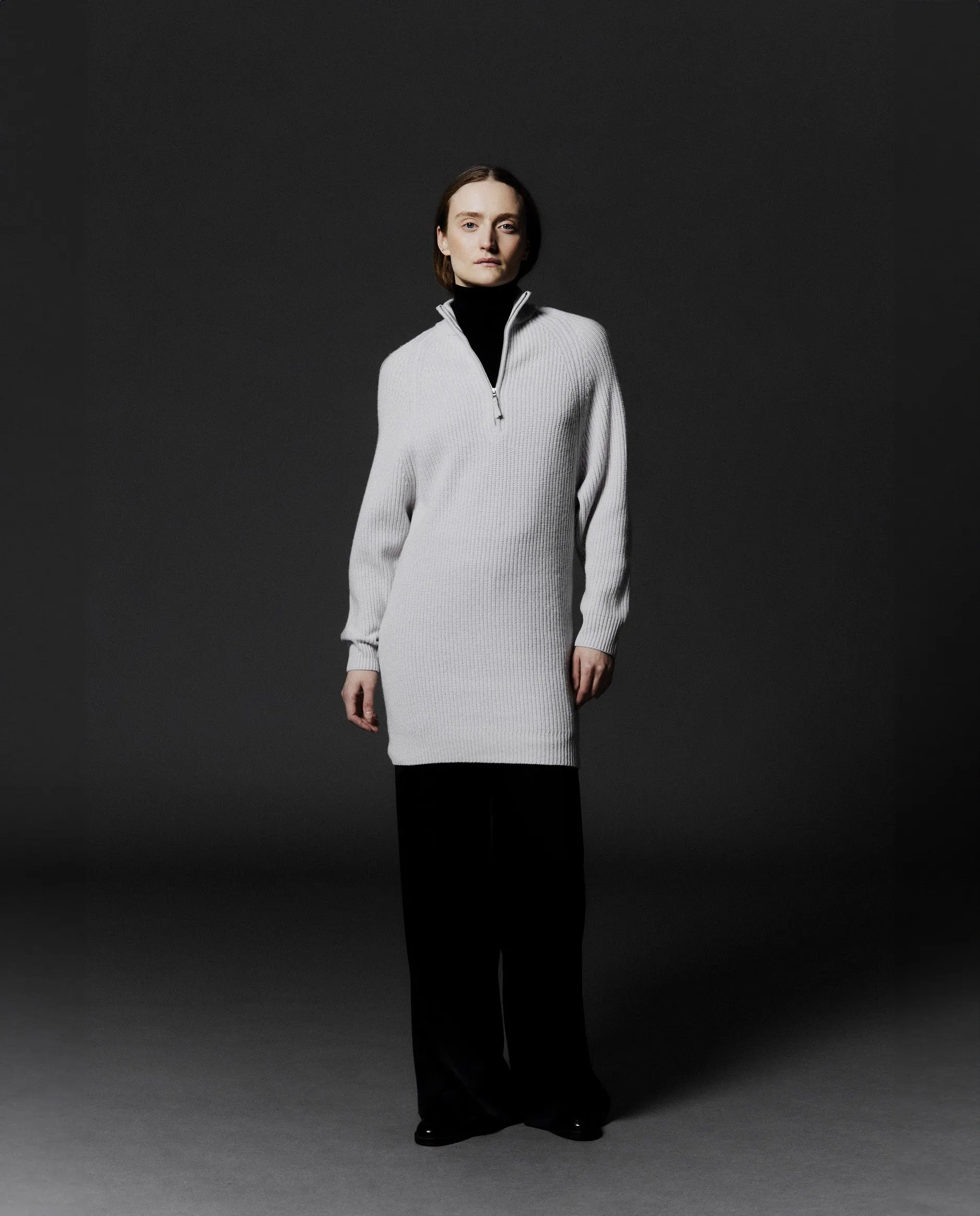 Kleid aus Cashmere-Mischung in Grau sold by Allude product image thumbnail 3