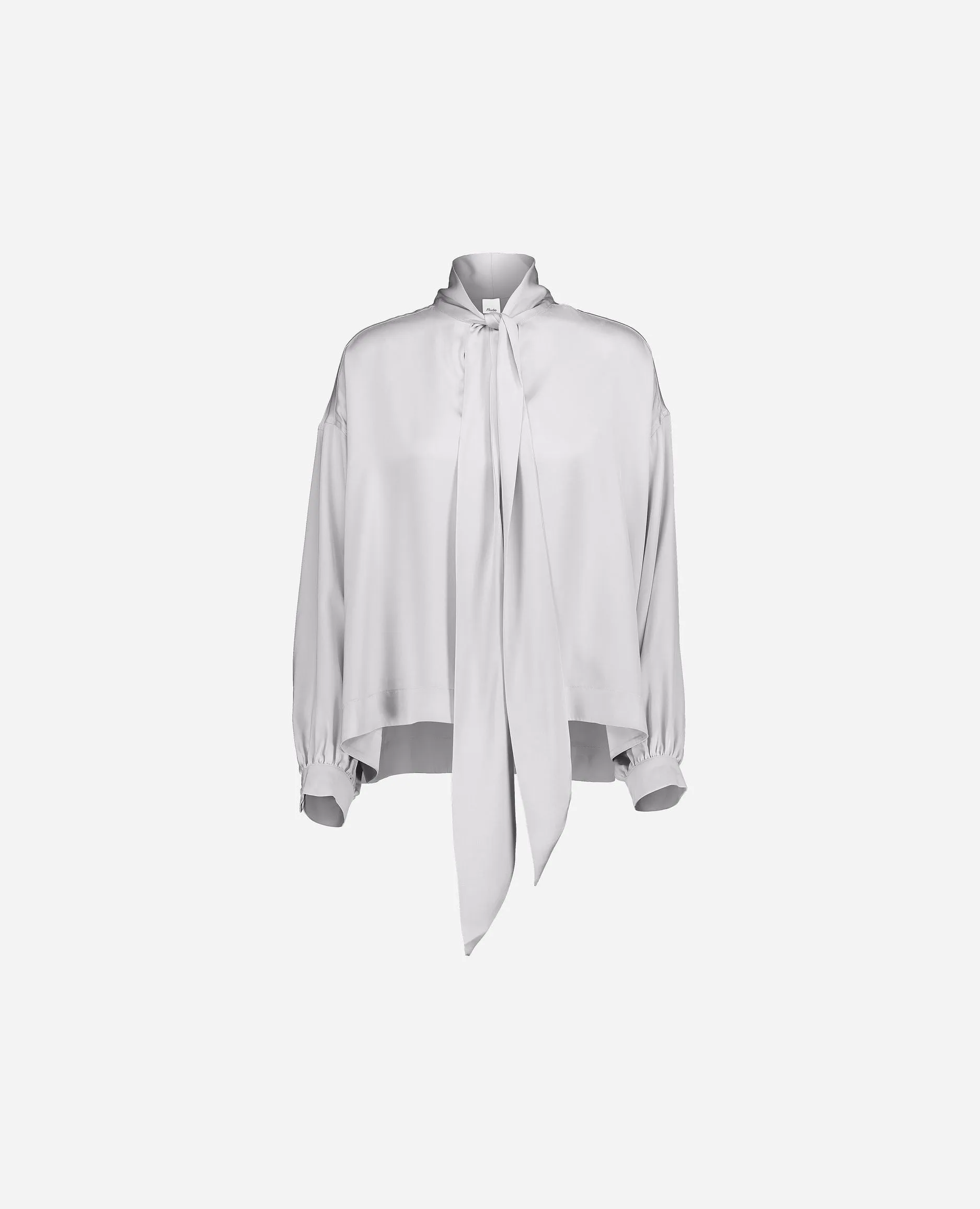 Bluse aus Seide in Grau sold by Allude