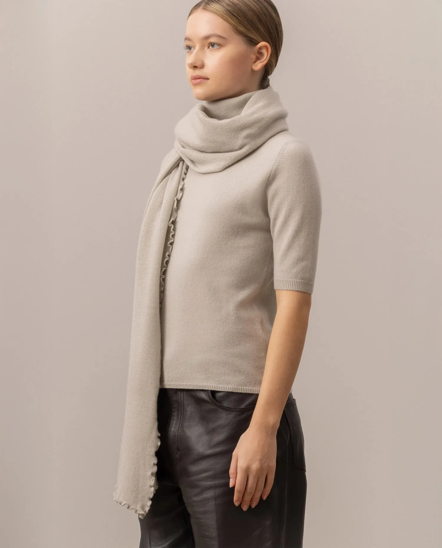 Cashmere Schal in Grau sold by Allude product image thumbnail 4
