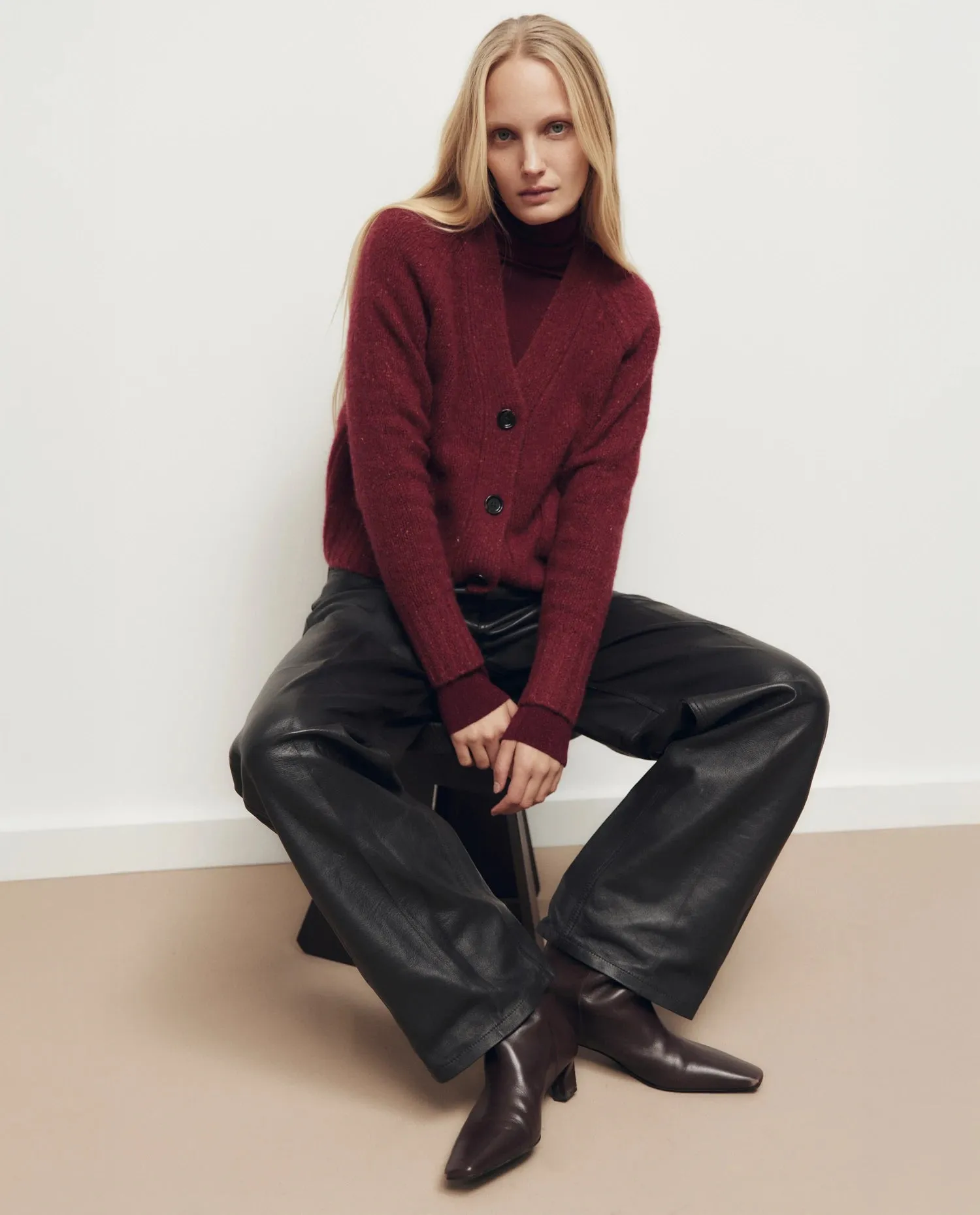 Cashmere Strickjacke in Rot - Kastiger Schnitt sold by Allude