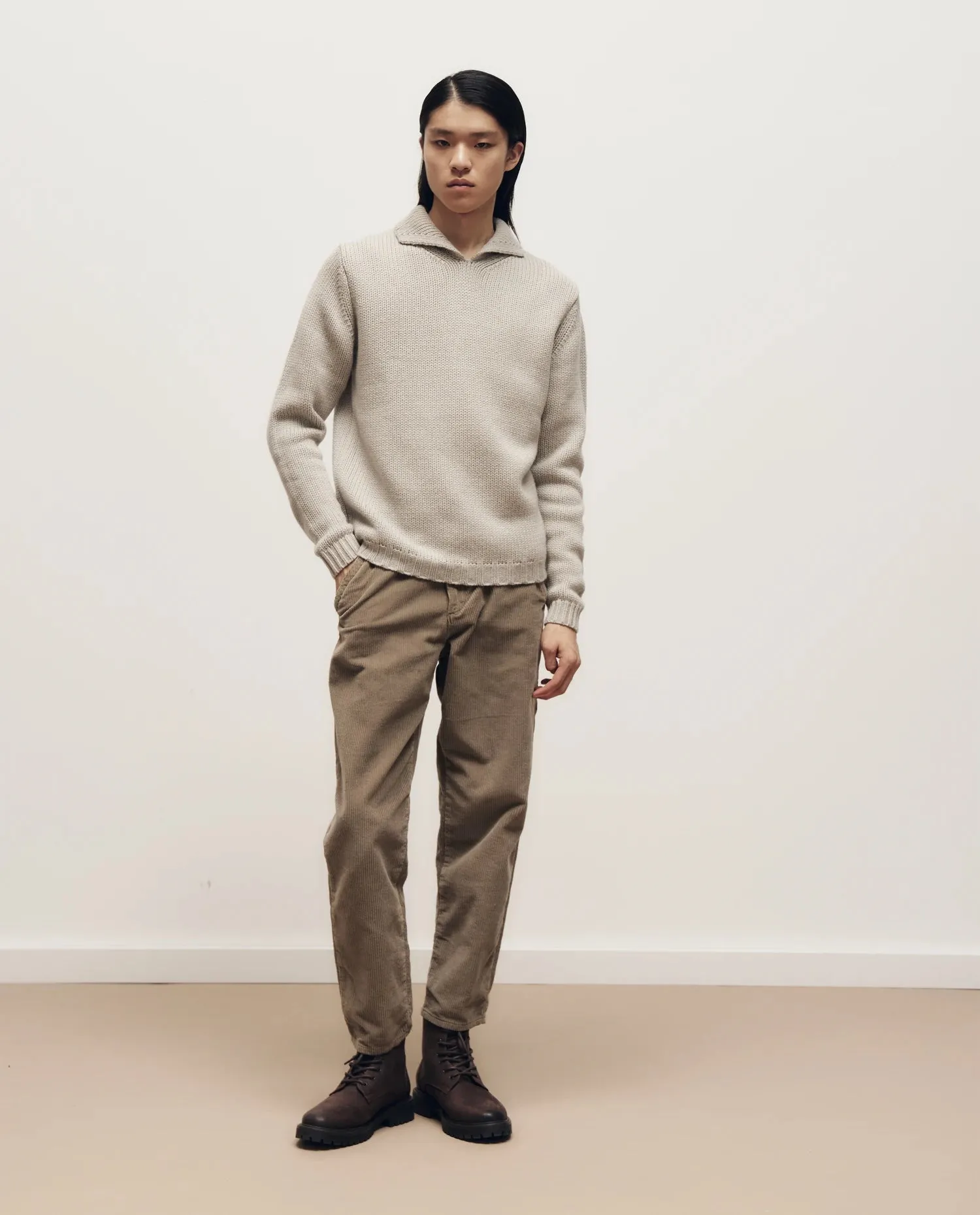 Woll-Mischung Pullover in Grau - Gerade Passform sold by Allude