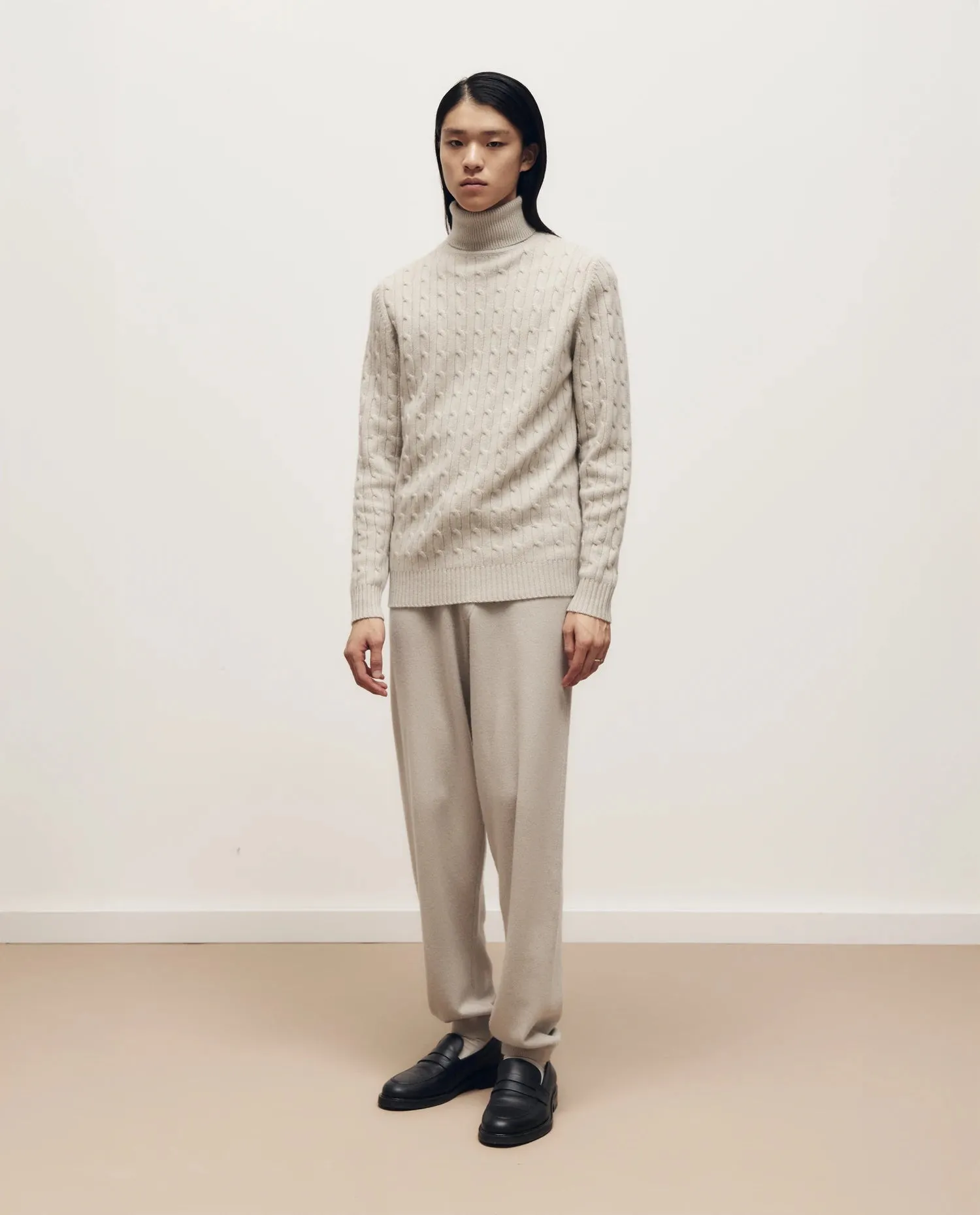 Cashmere Pullover in Grau - Gerade Passform sold by Allude