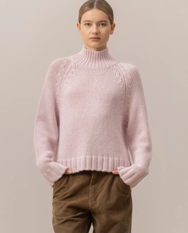 Cashmere Pullover in Rose - Gerade Passform sold by Allude