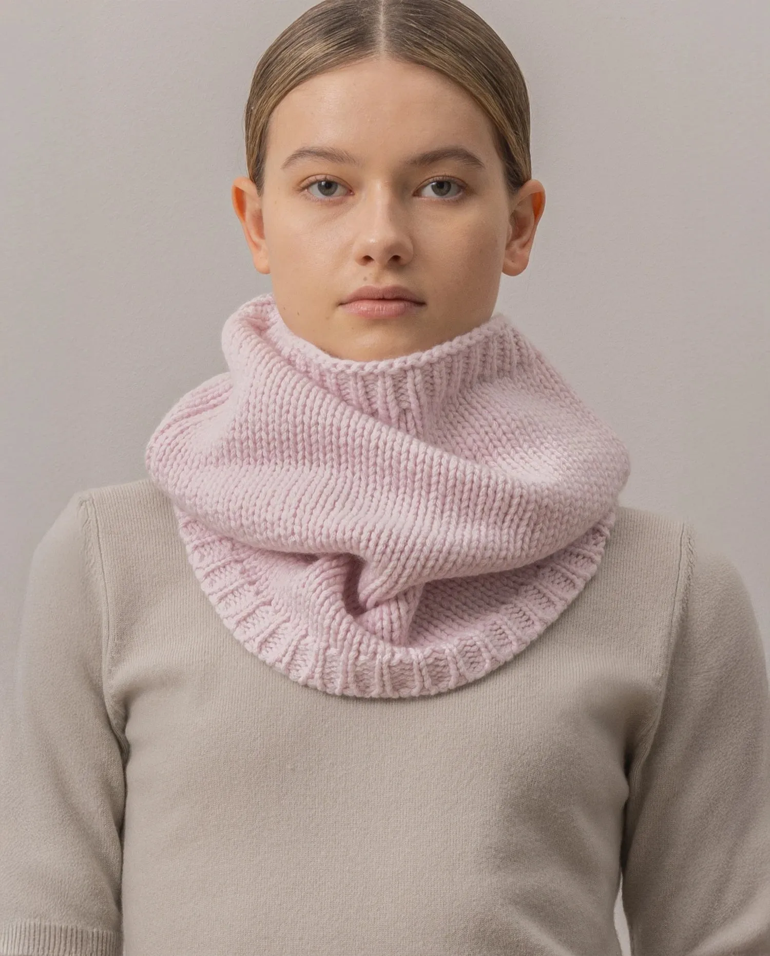 Cashmere Schal in Rose sold by Allude