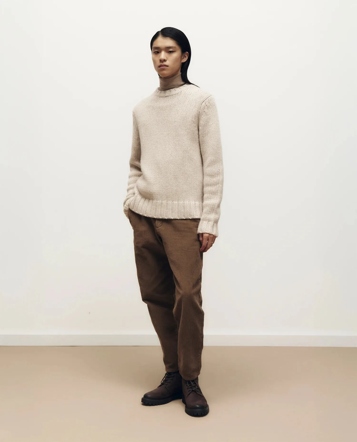 Cashmere Pullover in Beige - Gerade Passform sold by Allude