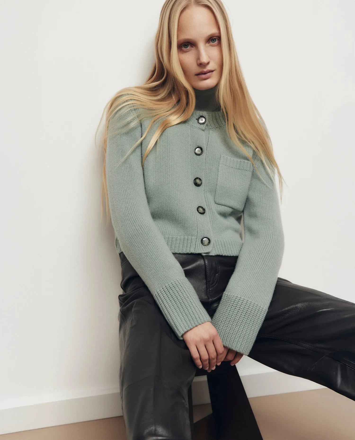 Woll-Mischung Strickjacke in Grün - Kastiger Schnitt sold by Allude product image thumbnail 5