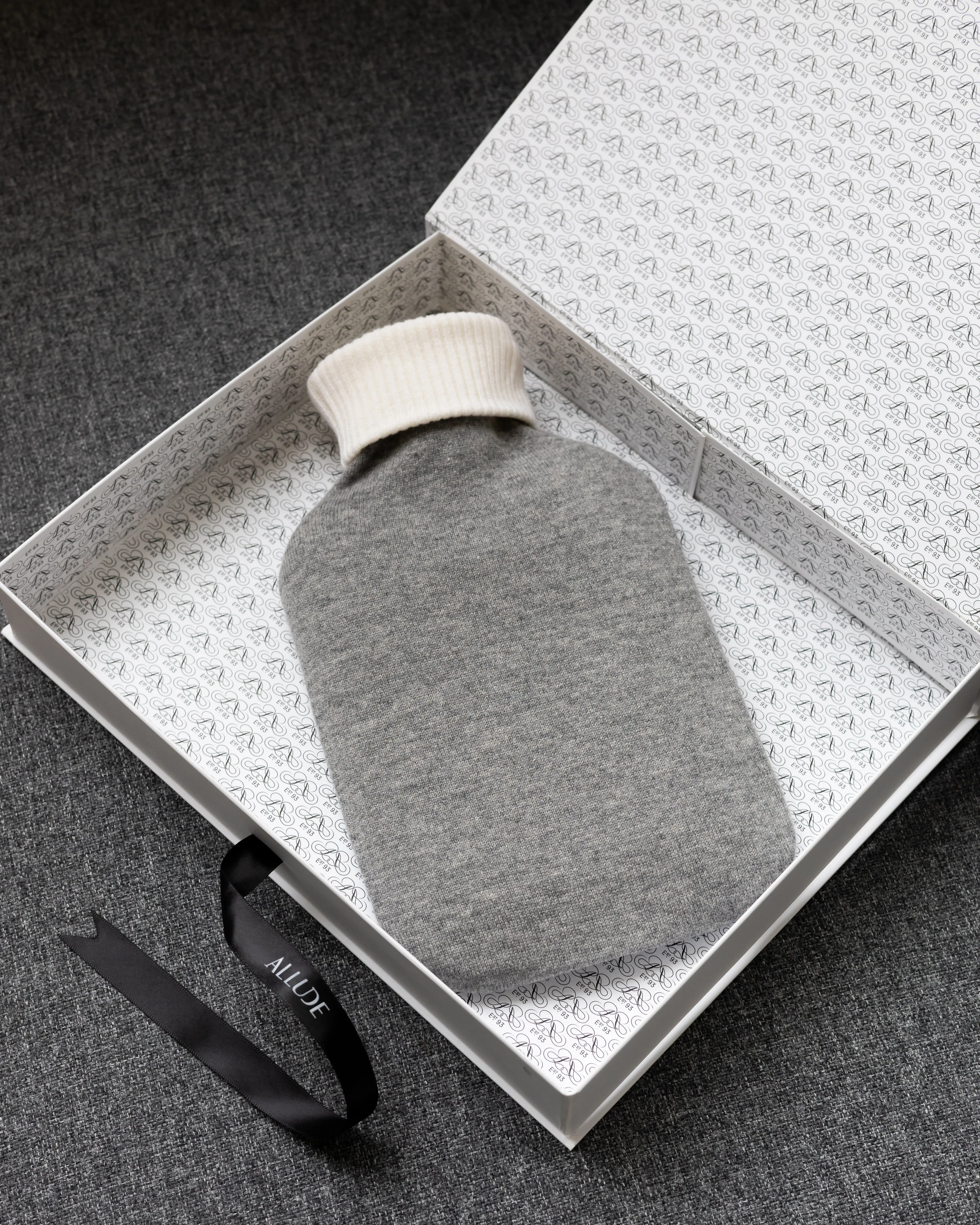 Twinset Wärmflsche und Augenmaske sold by Allude product image thumbnail 2