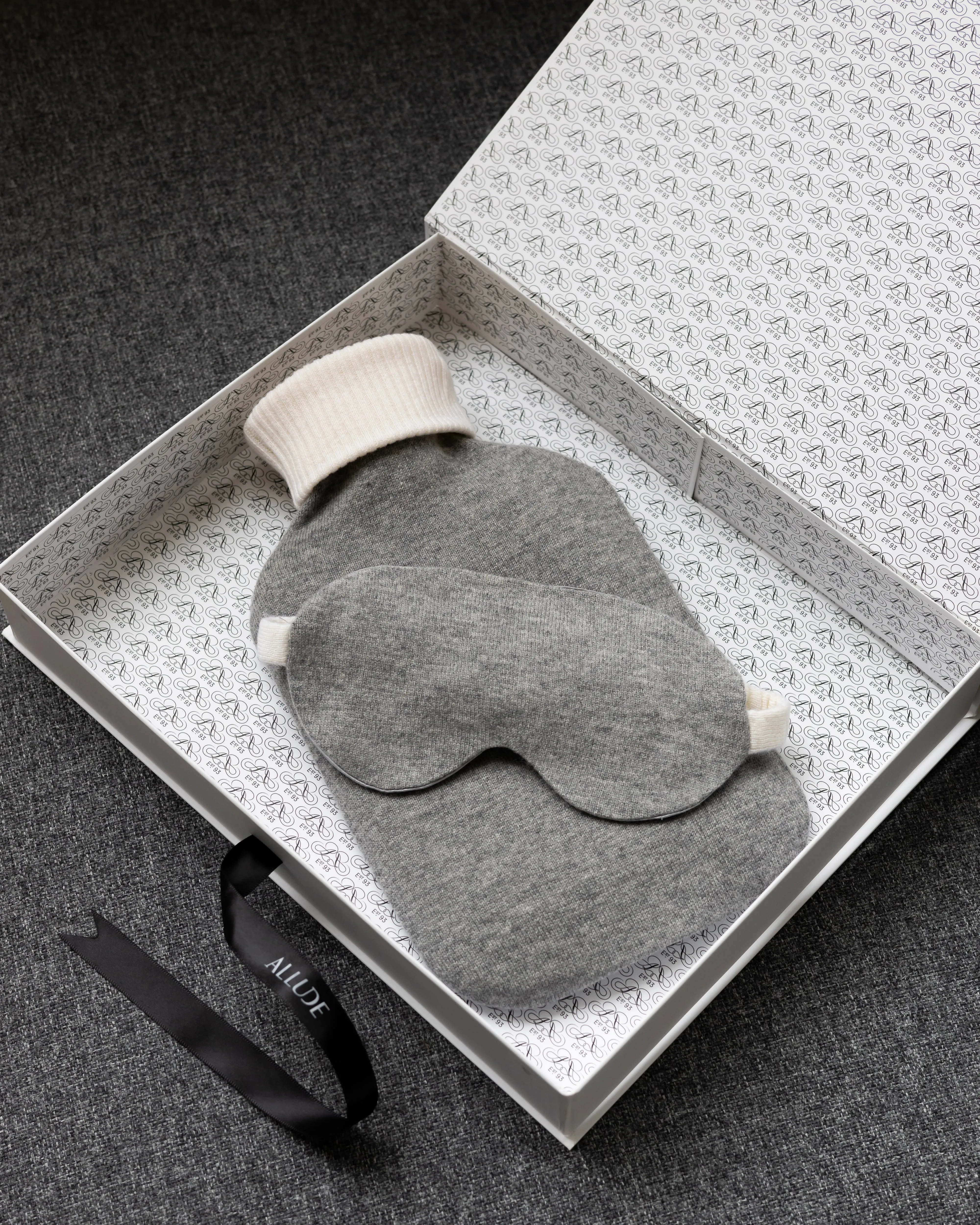 Twinset Wärmflsche und Augenmaske sold by Allude product image thumbnail 3