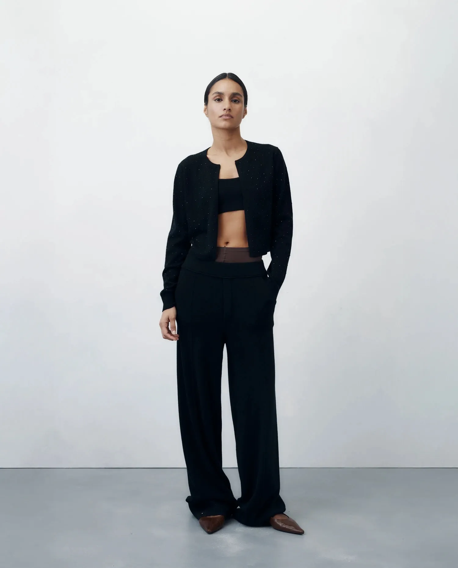 Cashmere Strickjacke in Schwarz sold by Allude product image thumbnail 2