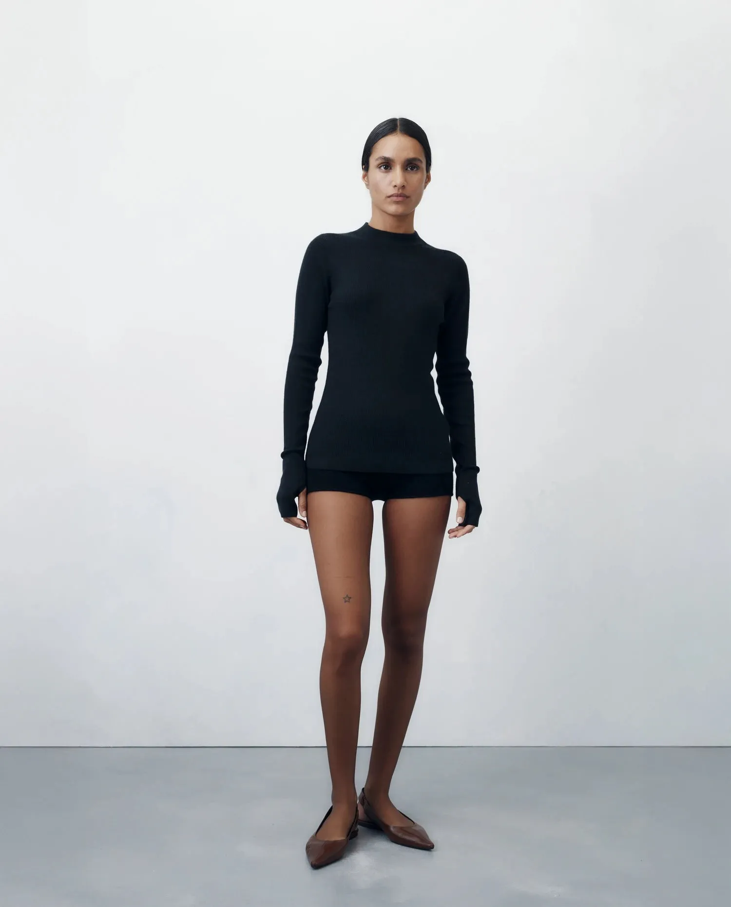 Cashmere Pullover in Schwarz sold by Allude