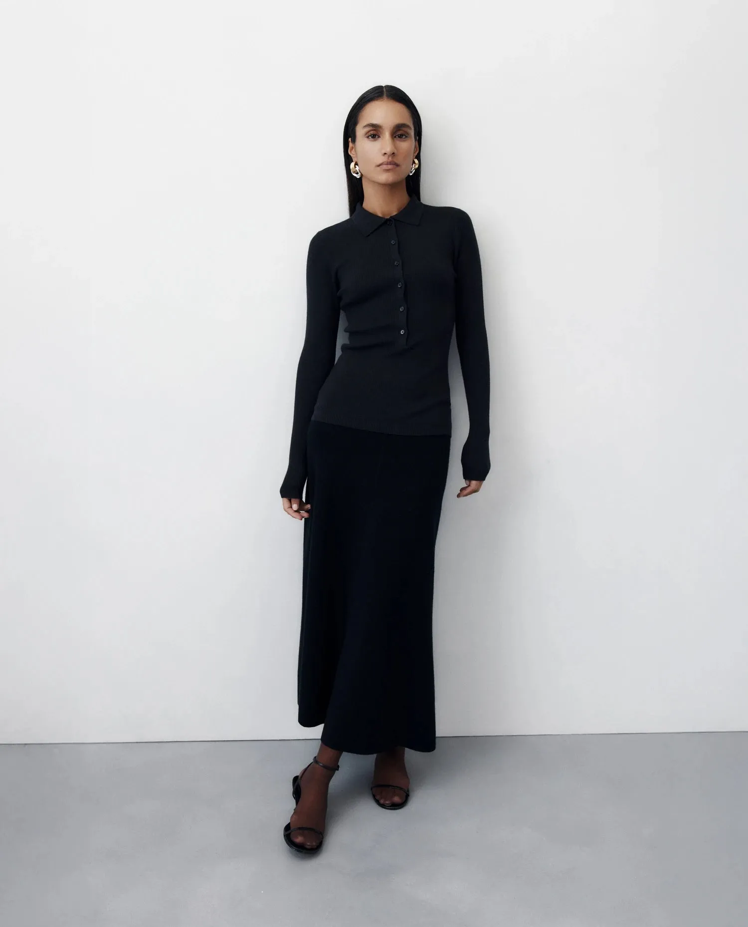 Cashmere Pullover in Schwarz sold by Allude
