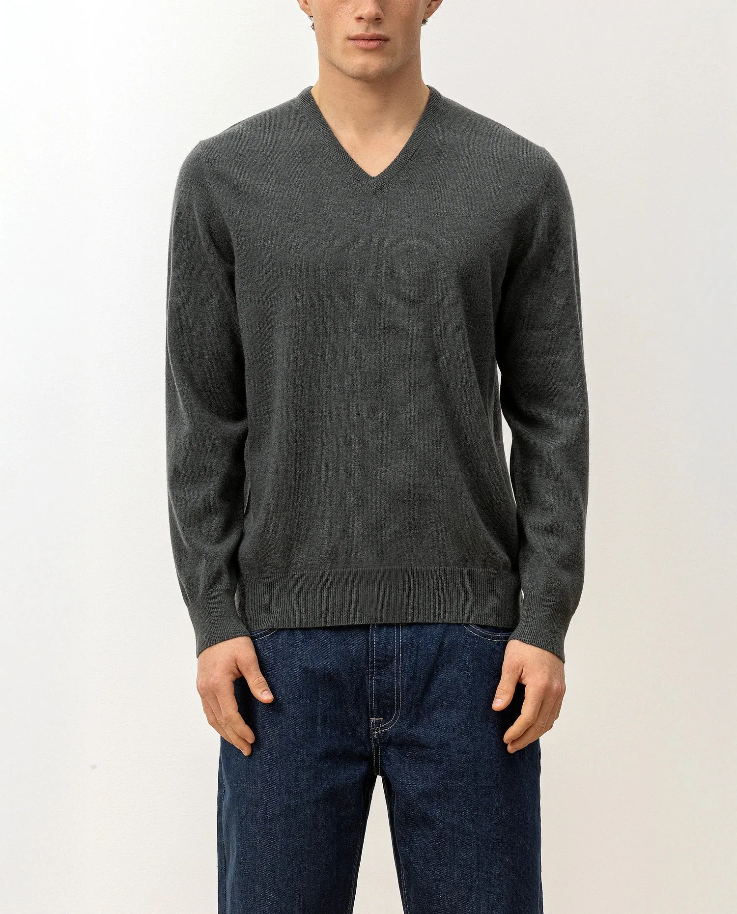 V-Ausschnitt Pullover aus Cashmere in Grün sold by Allude